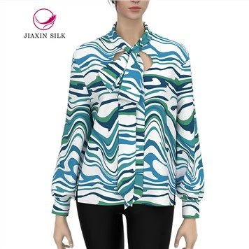 Chemise en soie avec impression ondulée